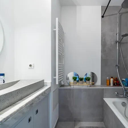Superbe 2 Pieces Clim Et Parking Appartamento *